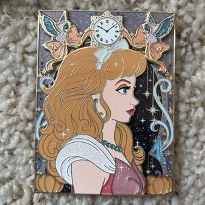 Disney Princess trading pin LE Cinderella with clock - Gold, Pink, Black
